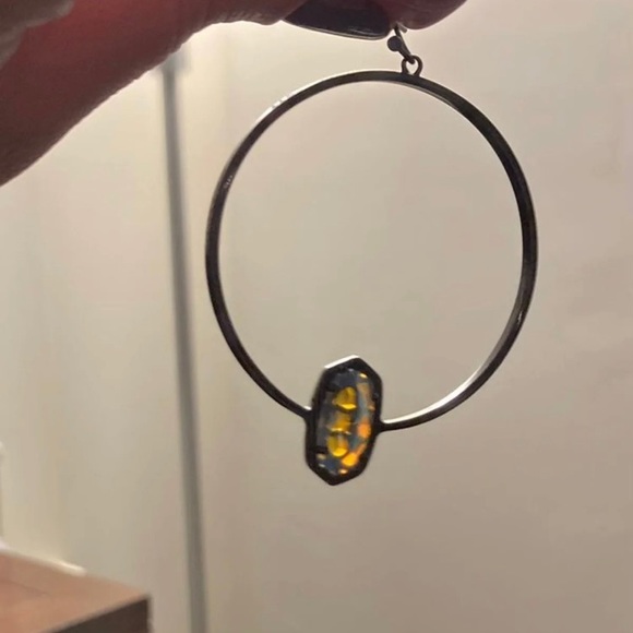 Kendra Scott Elora Earrings. Gunmtl/dichroic glass - Picture 2 of 4